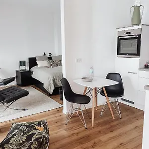 Burg 9 Boardinghouse , Düsseldorf Duitsland